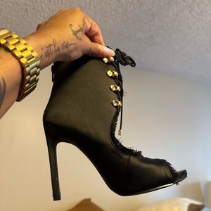 Shoe Dazzle Willow Booties